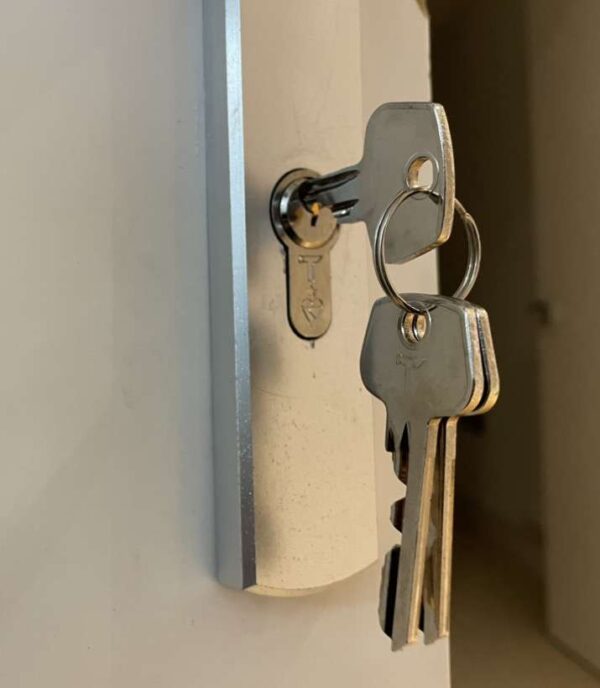 lock fitting locksmith pimlico